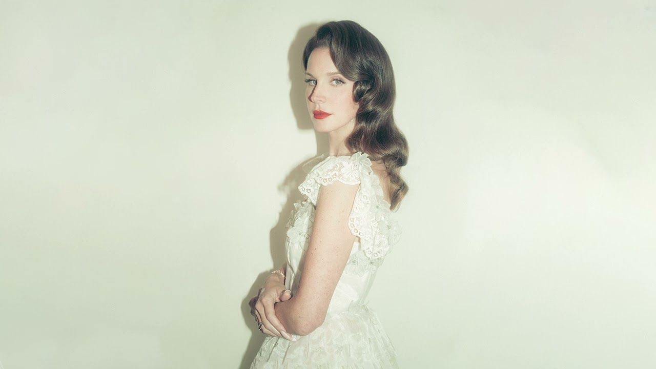 lana-del-rey-lanca-musica-de-surpresa;-ouca-“henry,-come-on”
